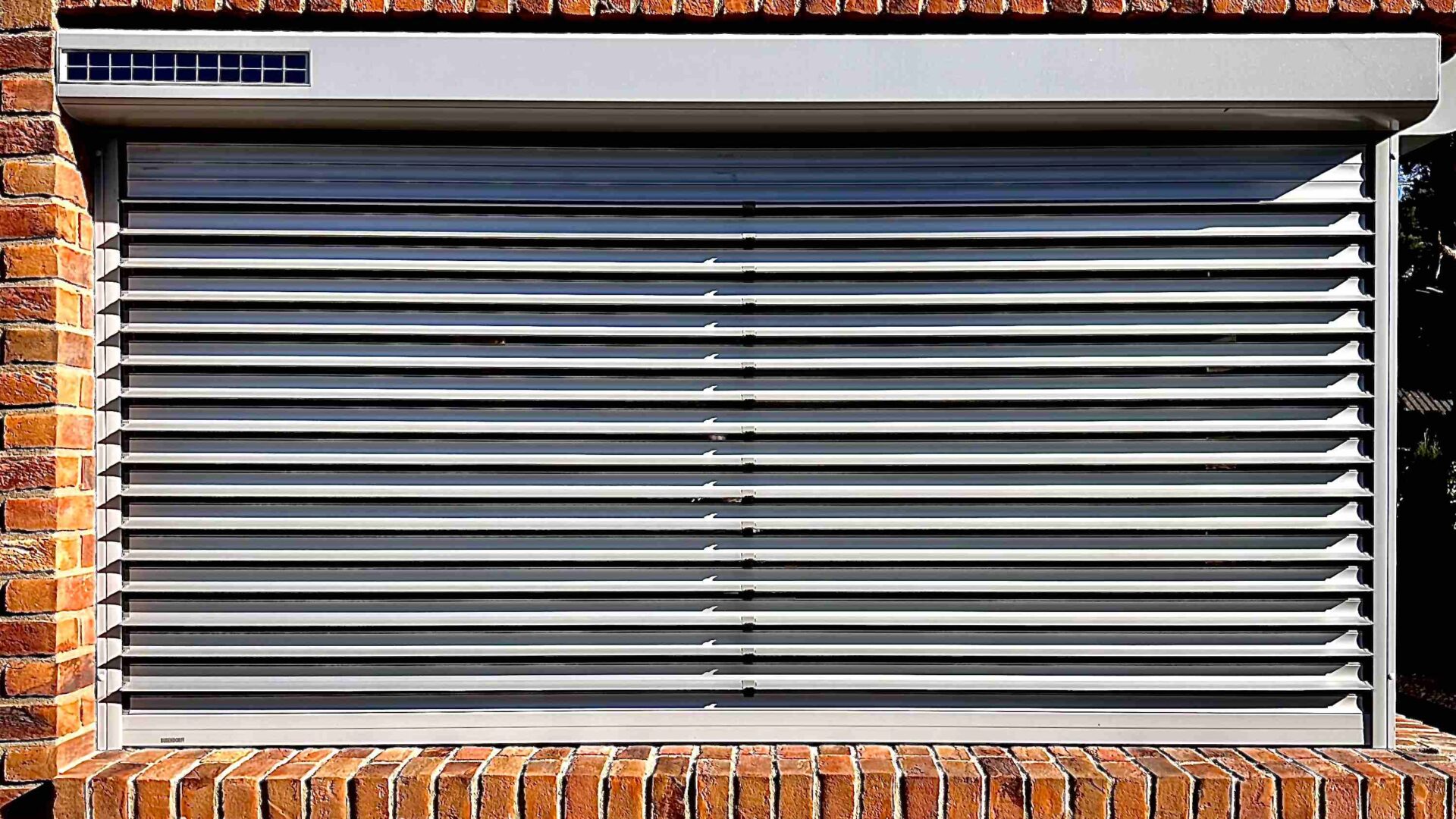 rolety solarne, rolety Bubendorff, rolety zewnętrzne, żaluzje zewnętrzne, żaluzje fasadowe, żaluzje zewnetrzne, rolety, Bubendorff, shutters, rolety antywłamaniowe, rolety podtynkowe,